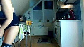 sexydea’s bootylicious ass teases in seductive homemade show