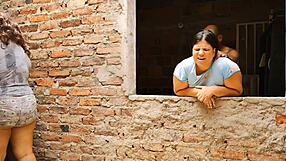 Извращенный отчим долбит задницу падчерицы, пока жена занята стиркой! Невероятно!