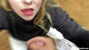 Kekasih Dapat Facial Liar di Hutan Gelap Dalam