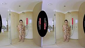 Thai pige rider hårdt i rå POV sex!