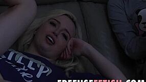 Fiicele Vitregi Dani Blu Și Lexi Lore Într-Un Setup Sălbatic De Freeuse Fantasy. E Haos Total Cu Aceste Adolescente 18+!