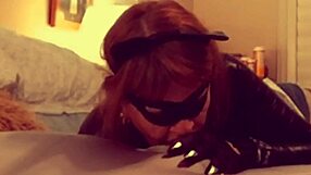 CATGRANNY DEEPTHROATS BATMAN IN HARDCORE BLOWJOB COSPLAY