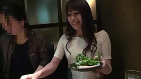 LEPA ŽENA ZAVEDA NA MEŠANICI ZA SUROV CREAMPIE IN ŠPRICANJE