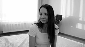 의붓딸이 의붓아빠랑 몰래 나가서 야한 재미 게임