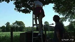 Kypsä ranskalaisnainen pienine 18+ titeineen saa sodomian ja fistingin ennen kasvojen kastelua.