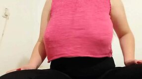 i ride in pink top playing with big boobs