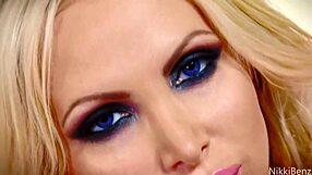 Nikki Benz Finger Session