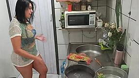 Sarah Rosa Cooks Sexy Macaroni Sensually