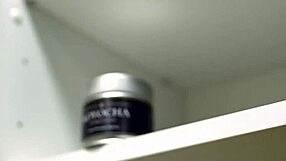 Dwie słodkie brunetki z gorącymi tyłkami w parzącej sesji castingowej