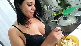 Sarah Rosa Cooks Sexy Macaroni Sensually