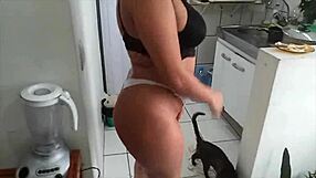 Sarah Rosa Cooks Sexy Macaroni Sensually