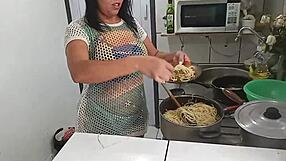 Sarah Rosa Cooks Sexy Macaroni Sensually