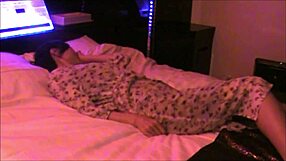 ¿Puede esta asiática linda llegar al orgasmo máximo?