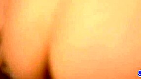 귀여운 영국 아가씨가 POV 클로즈업 액션 어떻게 버팀?