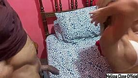 Hei, katso tätä blondia nauttimassa mustan jätkän kanssa hauskassa pätkässä