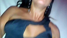 Public licking with girlfriend in club 😘