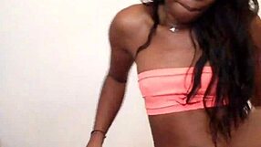 Ebony Twerks Fat Cameltoe Pussy!