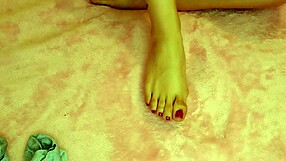 Want to see me massage my rich Latina feet?