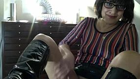 Olga’nın Fışkırtma Makinesi Rus Milf’in Yerini Neden Sular Altında Bırakıyor?