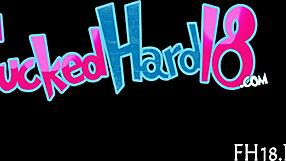 Chica caliente de 18 años taladrada duro por viejo en sesión intensa