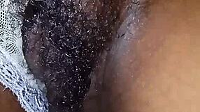 Bu Siyah Külotlu Ev Kadını Her Zaman Islak Amının Tadını İçin Baştan Çıkarıyor, Ve Ben Yaptım