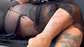 Миниатюрная бразильская брюнетка-нимфетка хвастается телом, как пошлая сучка