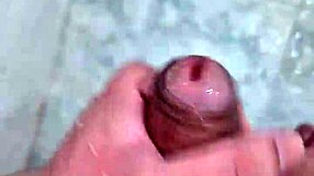 Well-endowed twink plays suggestively in the shower