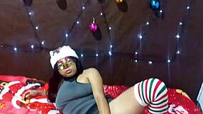 On Christmas, she gives a tasty Indian handjob while wearing Latin lingerie against the rules 😏