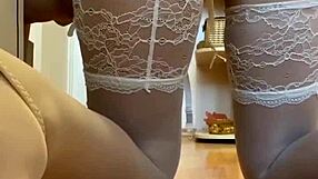 Blonde Girl Comes Masturbating Her Ass!