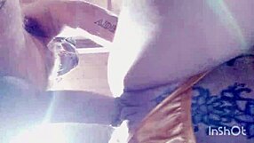 Que foda gostosa with sexy latina's tattooed ass up close