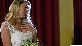 Страстна лезбийска любов между Кейти Морган и Коко Лавлок