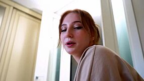 老婆藏衣柜里我跟艾玛·科蒂在淋浴亲热