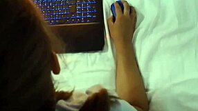 Gamer Girl Scopata Durante una Partita a WoW