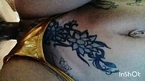 Que foda gostosa with sexy latina's tattooed ass up close