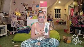 Lovebirdvibe toy test close up