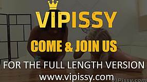 Опитай моята пикня с Кайла Лайънс и Изабела в тази мокра фетиш сцена!