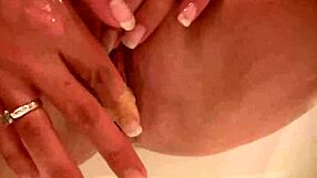 i'm in the bathtub watchin this hot brunette masturabte with toys