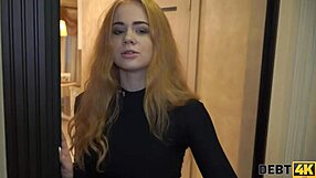 Kudrnatá ruská servírka jebá tvrdě