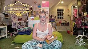 Lovebirdvibe toy test close up