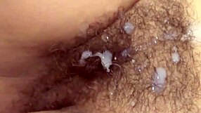 Želim si polne izbruhe sperme, ki mi jih dajo prijatelji mojega pastorka z velikimi kurci