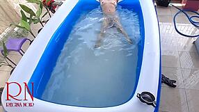 Regina Noir Víz Alatti Dominancia: Durva Szopás és Dugás a Medencében