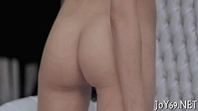 Lezzetli genç hatun sıkı azgın amını sertçe ovuyor