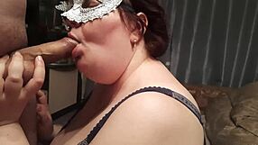 熱いアマチュアBBWが恋人に素晴らしいフェラでオーラルクリームパイ！