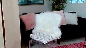 CamSoda呈现大胸熟女Lexi Luna张开双腿玩魔法棒，大屁股在摄像头高潮时抖动！