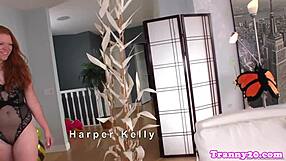 Ne morem nehati gledati te rdečelaske TS punce, ki trdo jezdijo.