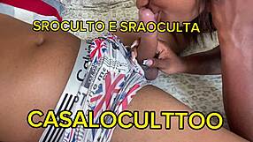 زوجين شباب بيغوصوا في متعة ومض جماعي جامح