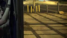 Intenzivní tvrdý anal bondage s roubíkem a dojením spermatu pro svázanou teen