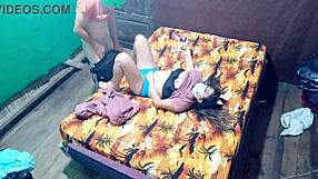 En iyi arkadaşım, sevgilisi aldattıktan sonra benden vahşi bir gece için yalvarıyor. Gerçek ev yapımı seks başlıyor!