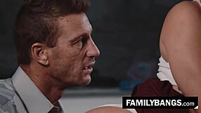 Dulce adolescente 18+ Katie Kush doblada en el garaje. El profesor Ryan McLane la folla duro después de clase.