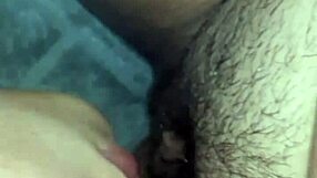 मैं अपनी स्टेप सिस्टर की रसीली झाड़ीदार चूत चाटता हूँ, उफ्फ इतनी मस्त